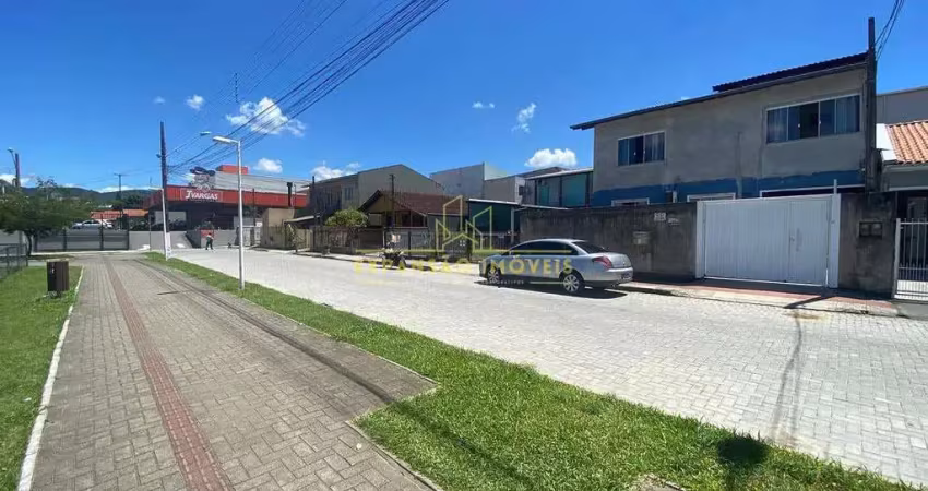 CASA EM SÃO JOSÉ, LISBOA, FRENTE A PRAÇA DO BAIRRO. OPORTUNIDADE LUCRATIVA!