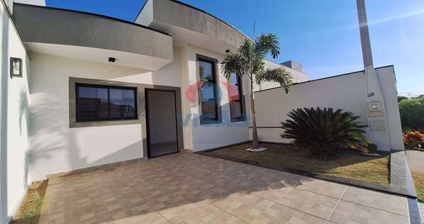 Casa com 2 dormitórios e vaga para carro em condomínio Vila Rica.