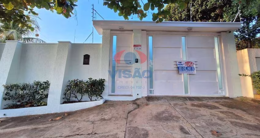 Casa para locação com 3 quartos, 1 suíte e 4 vagas no Centro em Indaiatuba/SP.