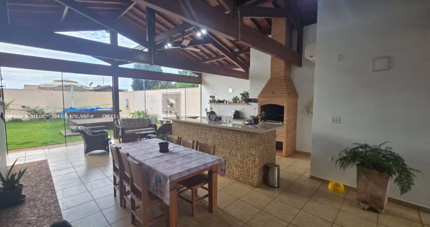 Casa para Venda em Jaboticabal, Colina Verde, 3 dormitórios, 2 suítes, 2 banheiros, 4 vagas