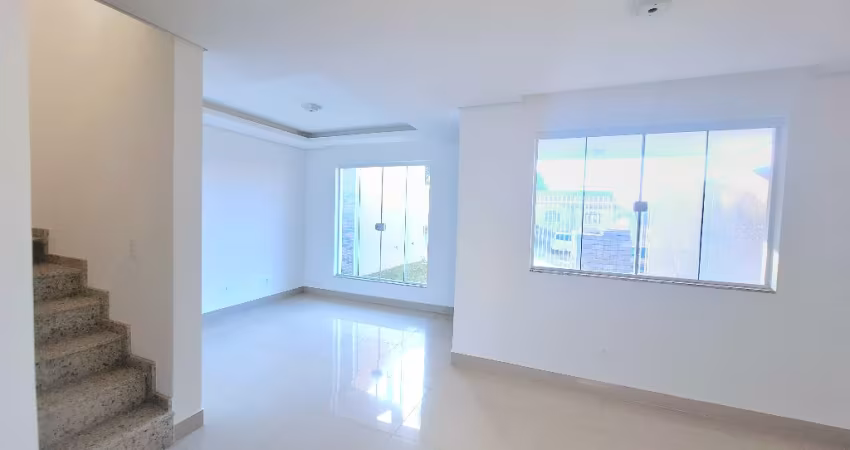 Lindo sobrado, espaçoso, bem iluminado, pronto para morar!
