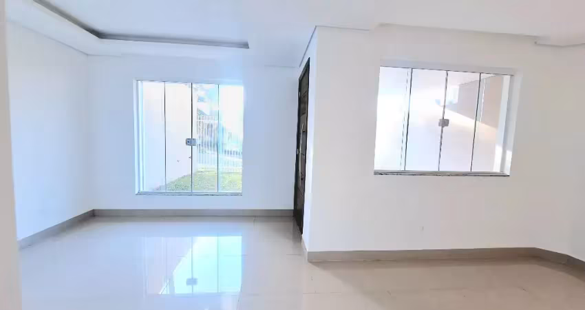 Lindo sobrado, espaçoso, bem iluminado, pronto para morar!