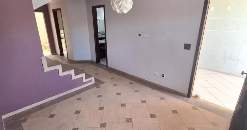 Sobrado Triplex, Bairro Capão Raso.