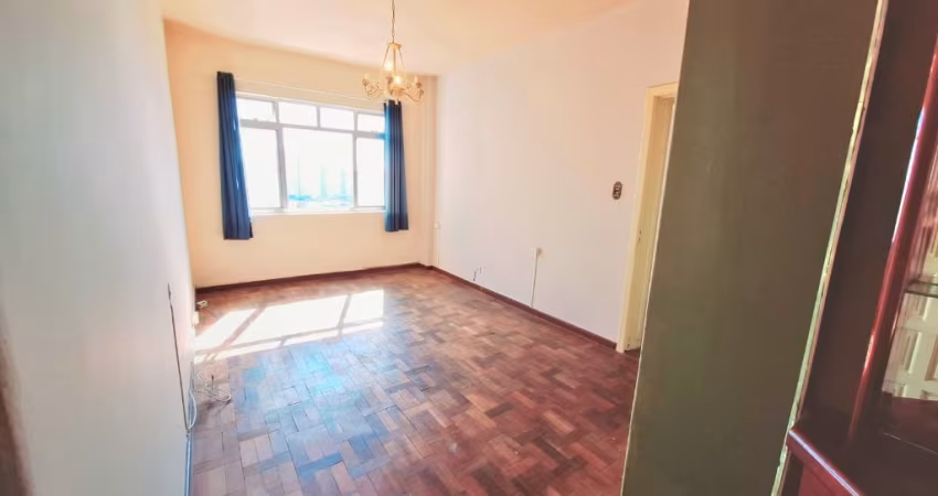 Apartamento andar alto, praça Santos Andrades.