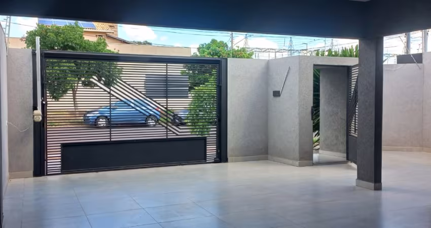 LINADA CASA NA RUA IMBUIA PARALELA COM A EULER DE AZEVEDO