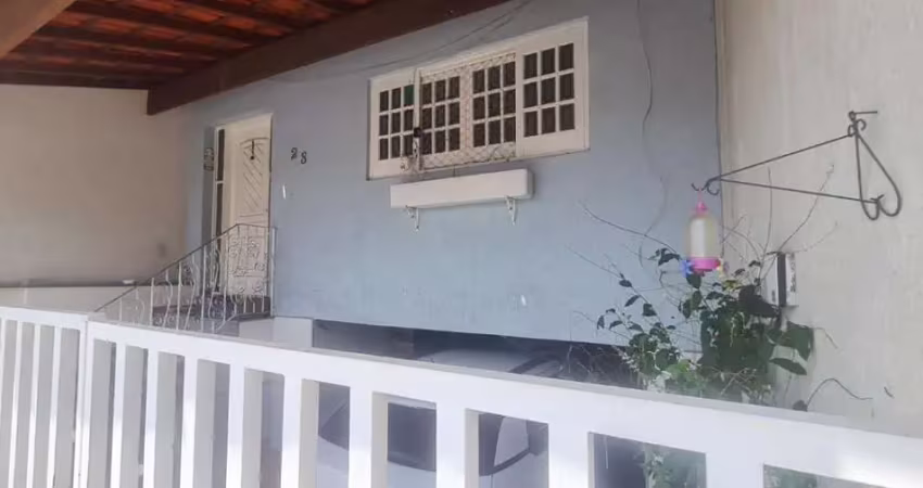 CASA EM BRAGANÇA PAULISTA SP À VENDA PRÓXIMO DO CENTRO, COM