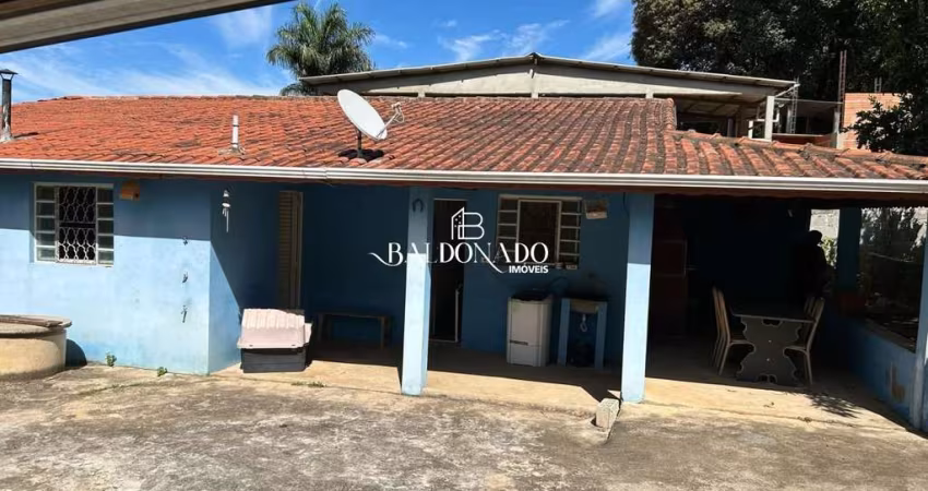 Chácara em Extrema MG à venda 2 quartos lago e rio nos fundos