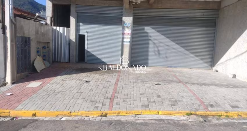 Galpão no Centro de Extrema MG para alugar 240m² 2 banheiros