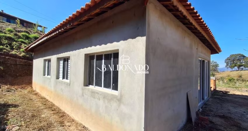 CHÁCARA EM EXTREMA MG 1.800M² A 10KM DO CENTRO COM RIBEIRÃO