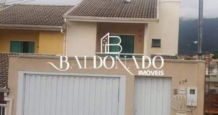CASA EM EXTREMA MG SOBRADO 3 QUARTOS R$ 590MIL 2KM CENTRO