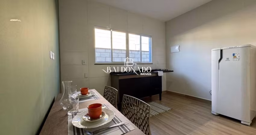 Kitnet mobiliada em Extrema MG para alugar cooktop geladeira