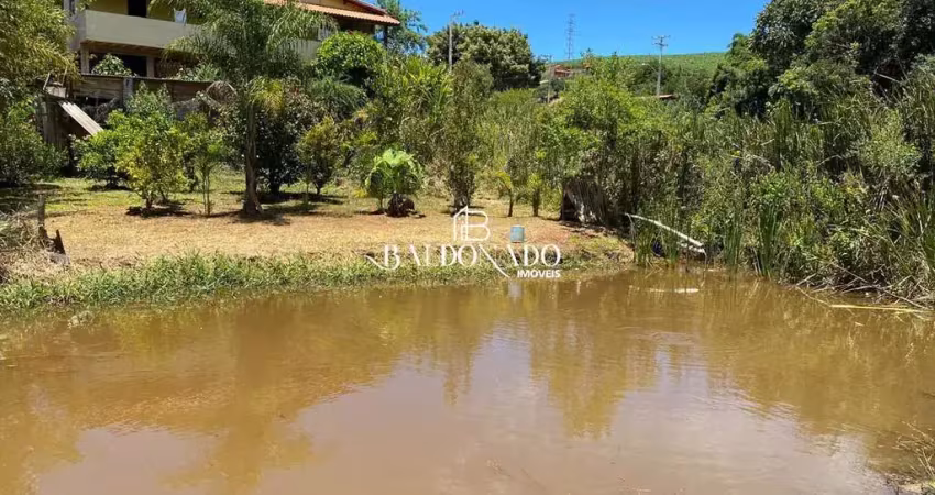 Chácara em extrema mg à venda  3 dorm. com lago e escritura