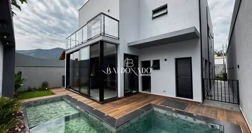 Casa em extrema a venda alto padrão com piscina e área gourmet, garagem para 4 carros
