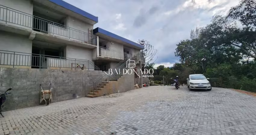 Quitinete para locação em extrema mg quarto cozinha, garagem