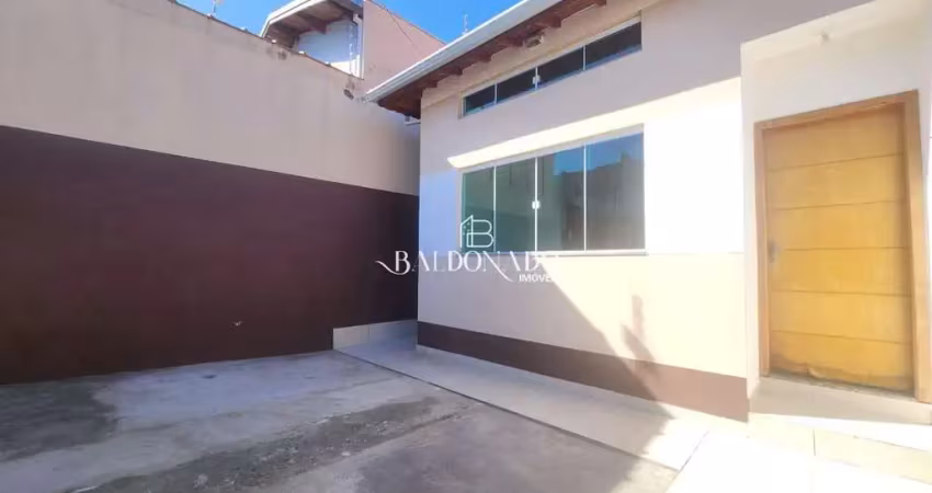 Casa para locação em extrema mg com 3 dormitórios garagem e quintal