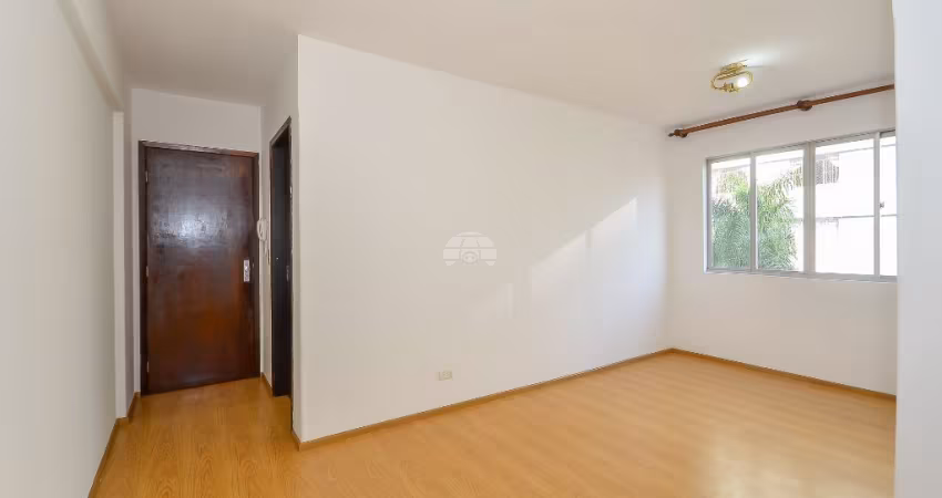 Apartamento 2 quartos com vaga privativa no Centro de Curitiba