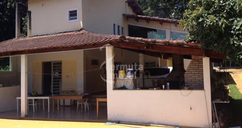 Chácara para venda com 3000m², 3 dormitórios, 4 banheiros, 2 salas, piscina, pomar, quadra e forno a lenha em Maria Mercedes, Santana de Parnaíba