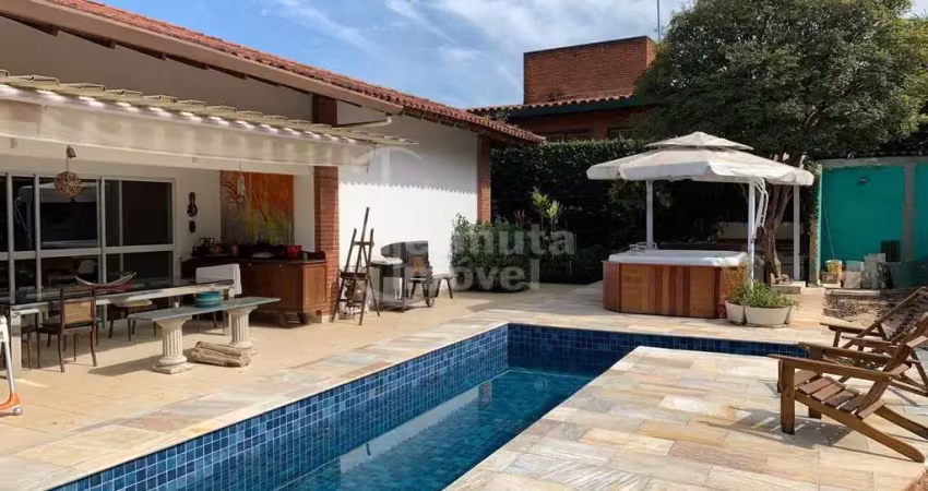 Alphaville Residencial 01 - Casa com 600m², 4 suítes, oficina, escritório, piscina e hidromassagem no Residencial 01