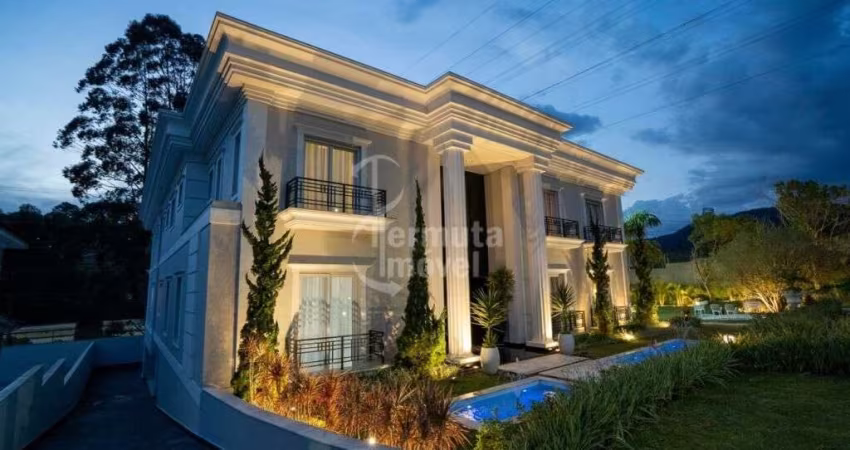 Residencial Tamboré 03 - Casa com 938m², 6 suítes, jardim, piscina, sauna/SPA e sala de TV no Tamboré 03