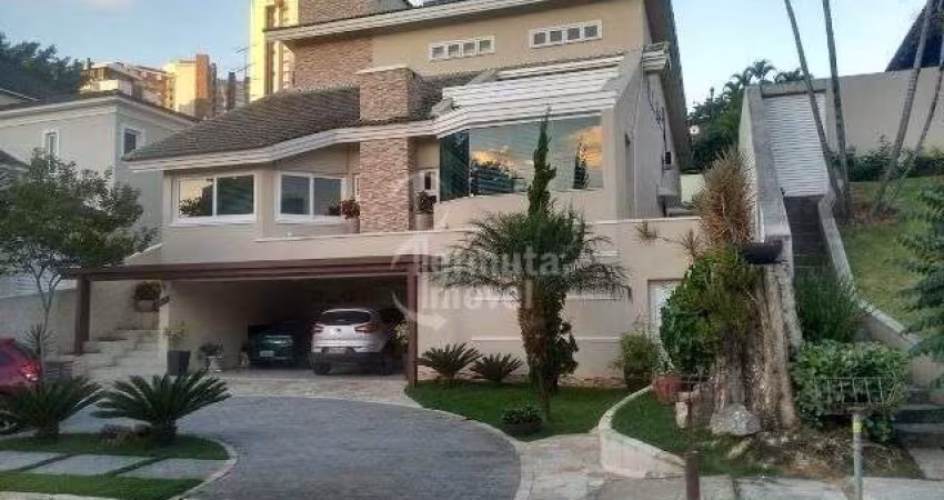 Alphaville Residencial 01 - Casa com 450m², 4 suítes, 6 vagas, piscina, varanda e aquecedor solar no Residencial 01