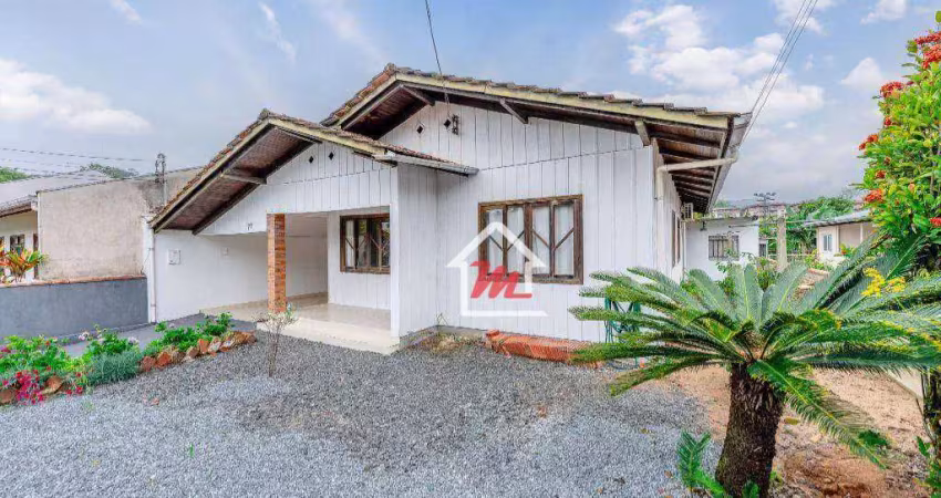 Casa com 3 dormitórios à venda, 225 m² por R$ 550.000,00 - Água Verde - Blumenau/SC