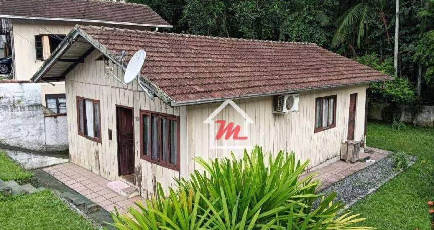 Casa de Madeira, com 2 dormitórios à venda, 70 m² por R$ 249.000 - Água Verde - Blumenau/SC