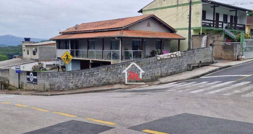 Casa com 3 dormitórios à venda, 196 m² por R$ 690.000,00 - Escola Agrícola - Blumenau/SC