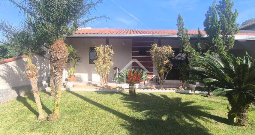 Casa Térrea com 3 dormitórios à venda, 161 m², com área festas, 2 vagas garagem,bom espaço livre de quintal por R$ 650.000 - Passo Manso - Blumenau/SC