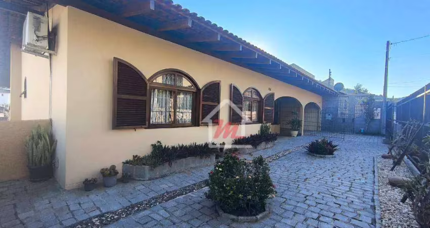 Casa com 3 dormitórios à venda, 309 m² por r$ 1.100.000,00 - água verde - blumenau/sc