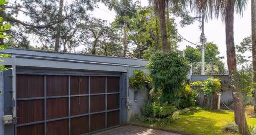 Versátil casa tipo para venda com 4 quartos, sendo 2 suítes, 384m²