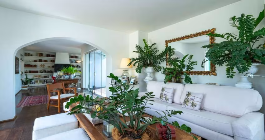 Excelente cobertura para venda com 4 quartos, sendo 2 suítes, 576m²