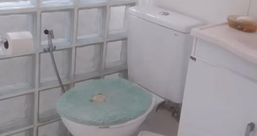 Casa térrea de 2 dormitório(s) e 1 suíte(s) no bairro maracanã, praia grande