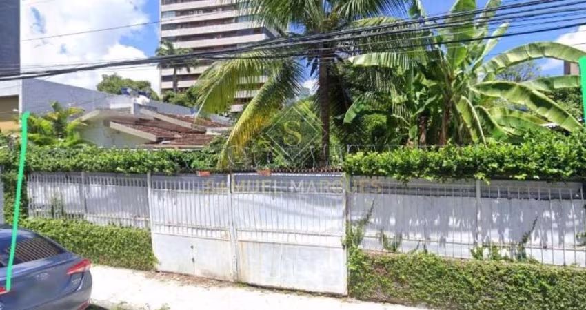 Lote / Terreno em Casa Forte  -  Recife