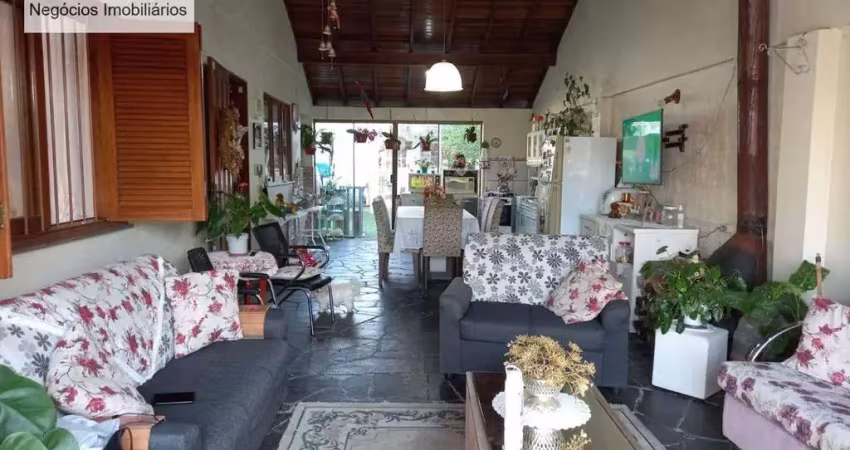 Casa 3 Dormitórios na Rua Castro Alves - Esteio