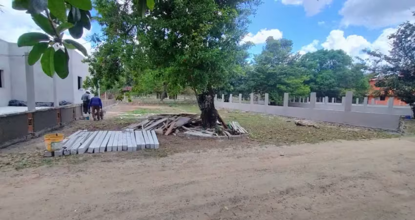 Lote de terreno em condomínio fechado em aldeia, km 6, com 364m2 (escriturado e registrado)