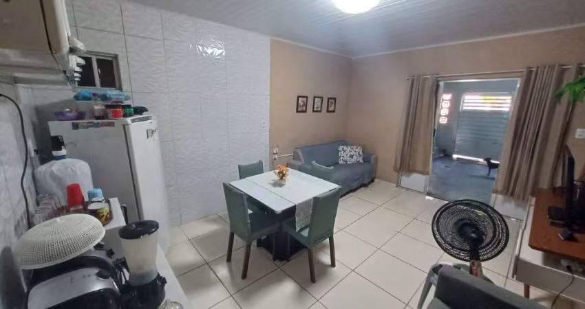 CASA DUPLEX EM FRENTE A PRAÇA AREIAS