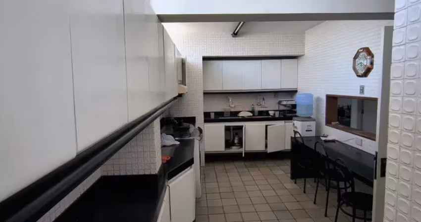 APARTAMENTO NO ESPINHEIRO