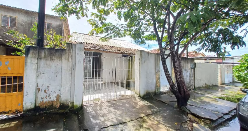 Casa com 3 quartos, Quintal e garagem