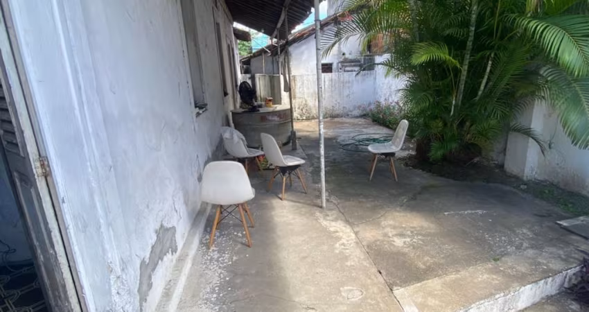 Casa na Av. Dr. José Rufino excelente localização