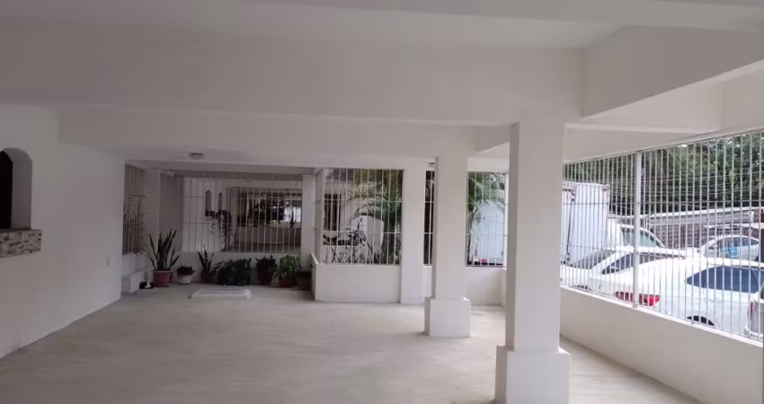 Ótimo apartamento reformado no Ignêz Andreazza