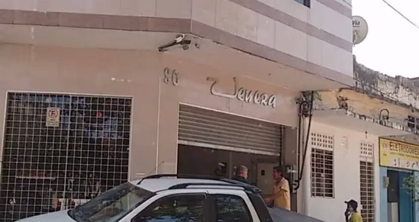 Prédio comercial bem localizado no bairro de areias