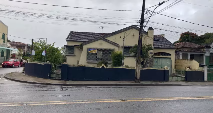 Casa de esquina na av. dr. josé rufino - ampla e com anexo