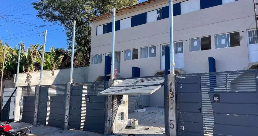 Sobrado à venda com 2 dormiórios, 1 vaga, quintal nos fundos no bairro da hípica jaguari por r$ 270.000,00