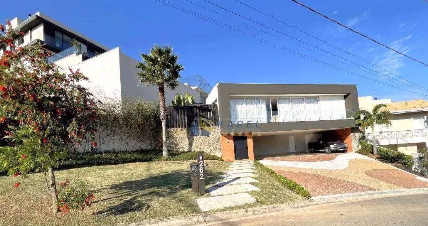 Casa térrea à venda com 4 suítes, piscina, 525,99m² de construção em cond. clube no interior de sp.