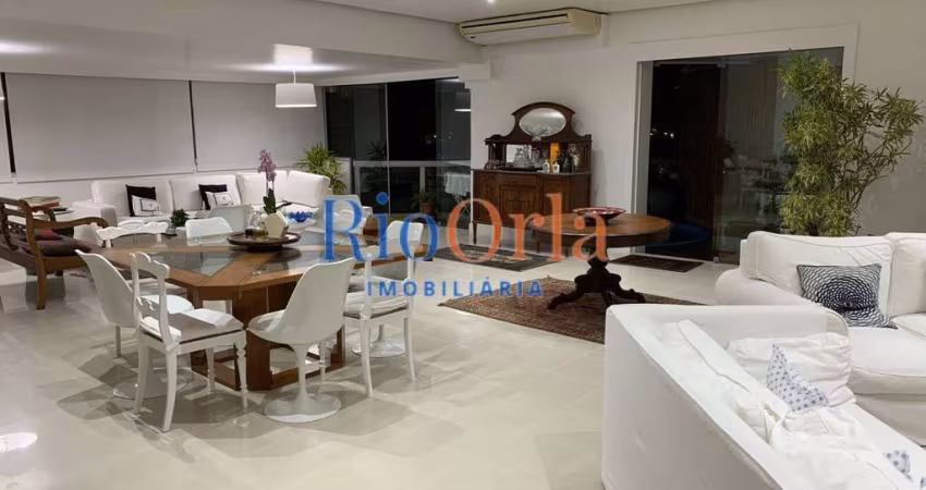 Atlântico Sul, 300 m2, 4 qtos, 2 suítes, vista mar!