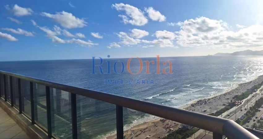 Acquabella, Cobertura 4 quartos na praia da Barra com infraestrutura