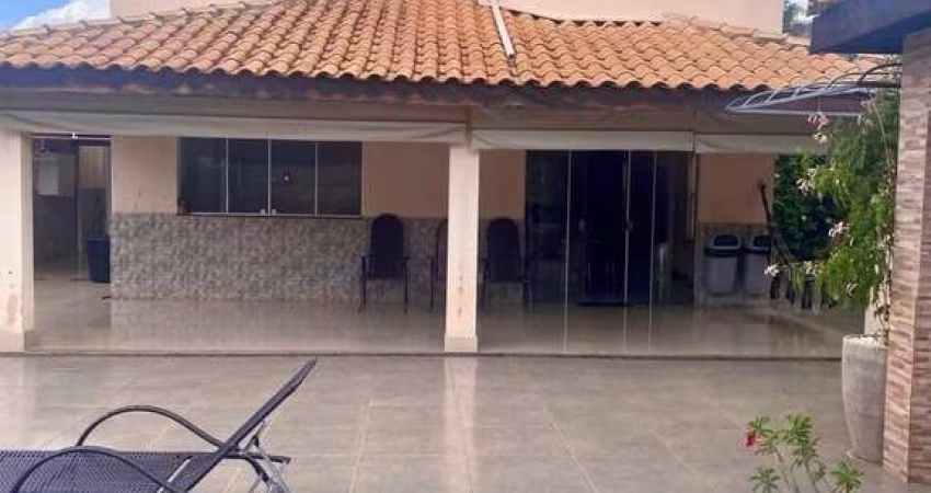 Vende-se Sobrado no Portal do Sol I - Seu Refúgio de Conforto e Estilo!
