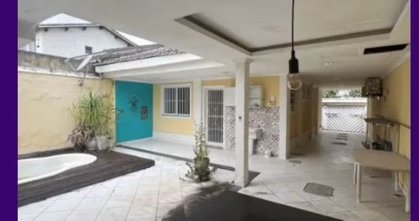 Vendo ótima casa com piscina em campo grande