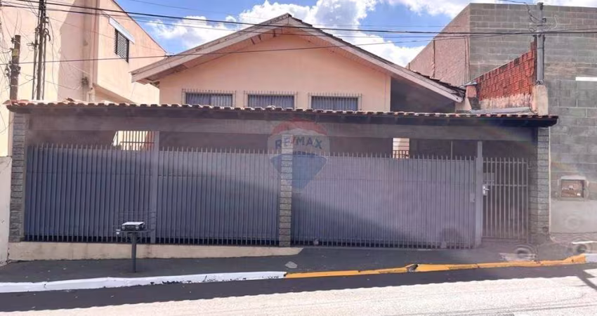 Casa disponível pra venda, 3 quartos, 2 vagas de garagem, na Av. Pinheiro Machado, Jardim Rosa Branca.
