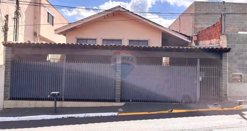 Casa disponível pra venda, 3 quartos, 2 vagas de garagem, na av. pinheiro machado, jardim rosa branca.